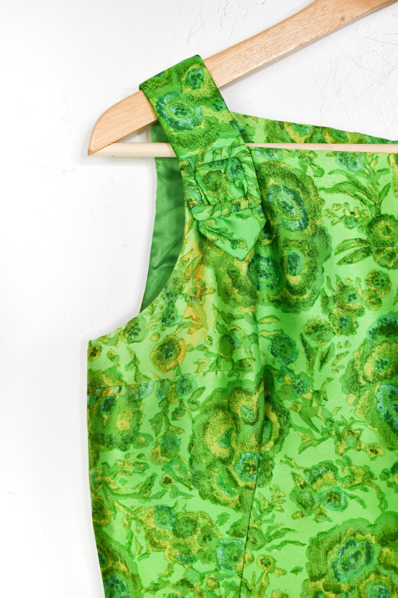 Wasp waist 60s dress